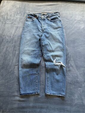 Levi’s blue rib cage straight leg jeans
 with Knee Rip
